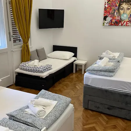 Iris Oasis Apartment Split